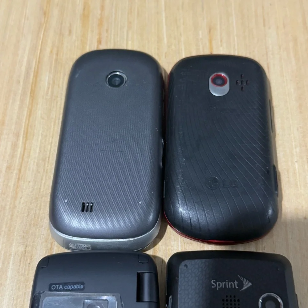 Lot Of 4 Vintage LG Flip Phones “UNTESTED” No Chargers Verizon Sprint,Read Info